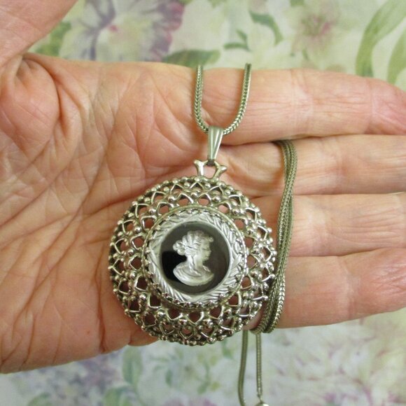 Vintage CARAVELLE BULOVA Watch Necklace: Whiting & Davis Cameo Pendant Watch - Picture 6 of 14